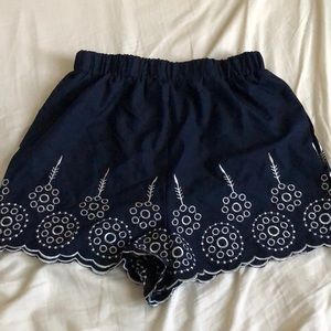 Detailed summer shorts